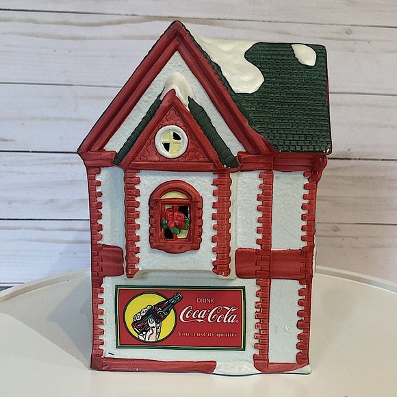 COCA COLA - Claras Christmas Shop - Town Square Collection - Picture 6 of 11